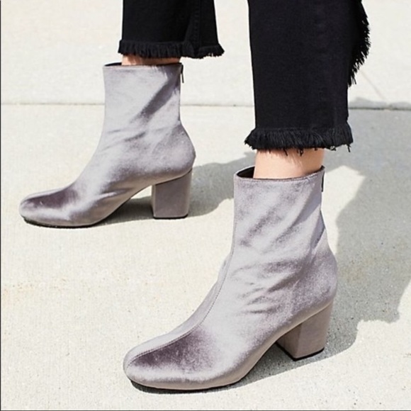 Free People 8 Cecile Velvet Gray Ankle Booties - Picture 1 of 9